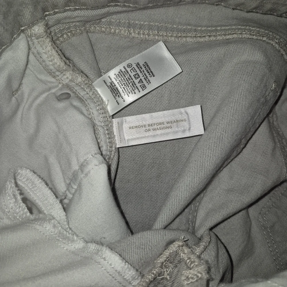 ❗️NWOT❗️Loft Curvey High Waist Straight Crop Gray Denim 👖Jeans 8/29